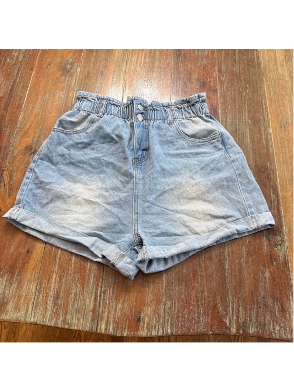 Signature 8 Light Wash Denim Paperbag Shorts Large